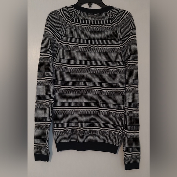 H&M Navy and White sweater - Picture 4 of 6